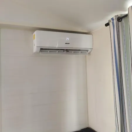 Mobilhome Climatise Et Ombrage アパート *